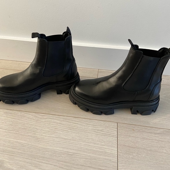 Aldo Big Trek leather lug sole chelsea boot - Picture 7 of 8